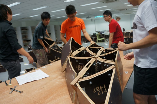 Assembling the 3000 plywood pieces to cover the SUTD pavilion catenary vault