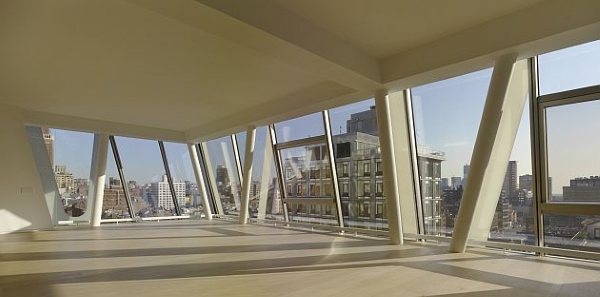 Los soportes diagonales de la estructura que se ven desde el exterior están colocadas dentro del edificio  