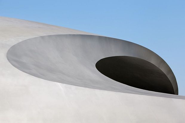 Fluidity of lines in the Rhino architectural design of the Porsche Pavilion