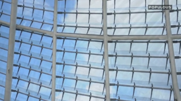 The façade is covered with 4.000 polycarbonate panels