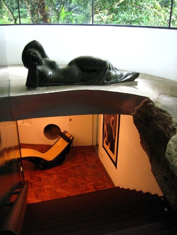 A staircase connects the public area upstairs with the private one downstairs, more intimate and cozy. A staircase connects the public area upstairs with the private one downstairs, more intimate and cozy.